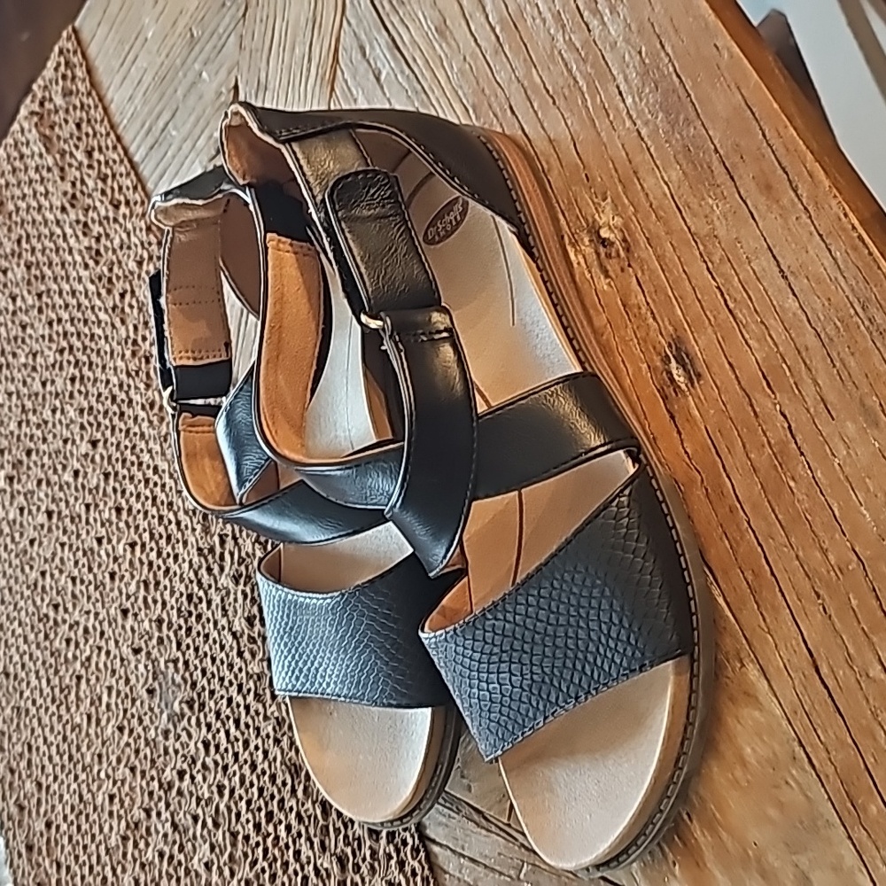 Dr. Scholl's strappy sandals, 8.5